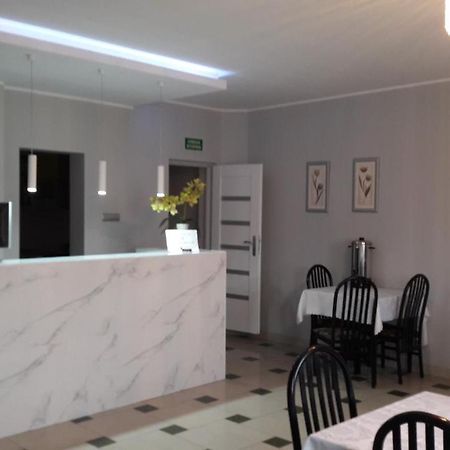 Maluch Hotel Tarczyn Eksteriør billede