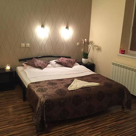 Maluch Hotel Tarczyn Eksteriør billede