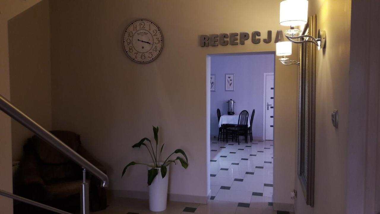Maluch Hotel Tarczyn Eksteriør billede