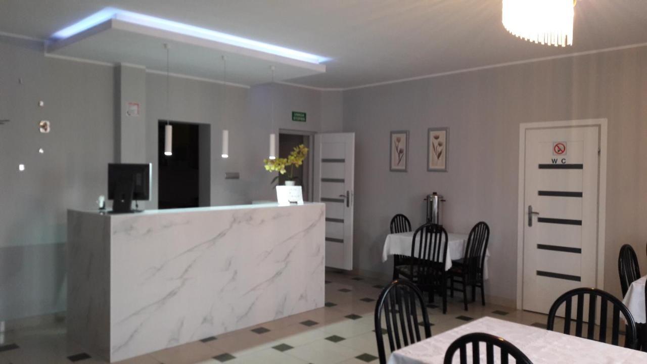 Maluch Hotel Tarczyn Eksteriør billede