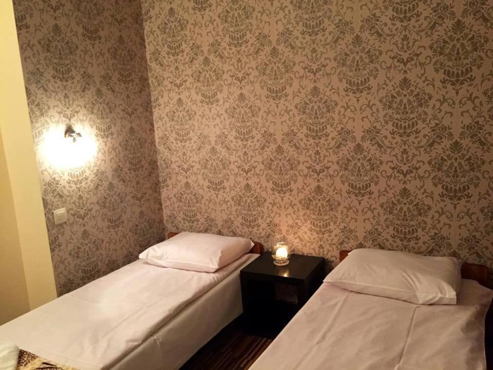 Maluch Hotel Tarczyn Eksteriør billede