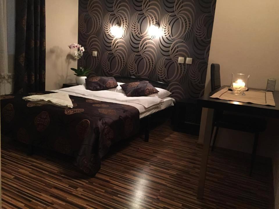 Maluch Hotel Tarczyn Eksteriør billede