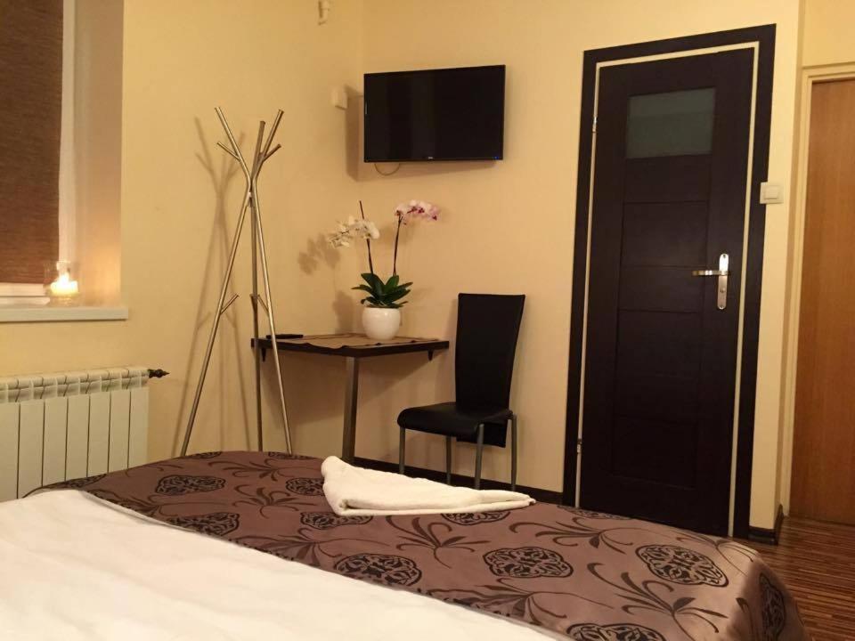 Maluch Hotel Tarczyn Eksteriør billede