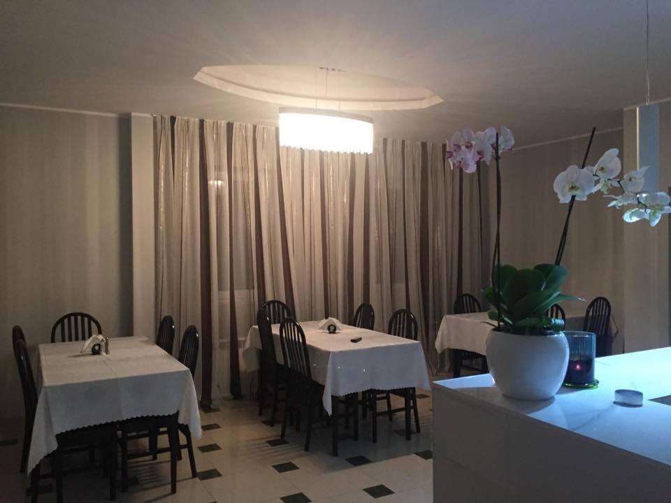 Maluch Hotel Tarczyn Eksteriør billede